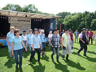 Line Dance Show nach Country Musik